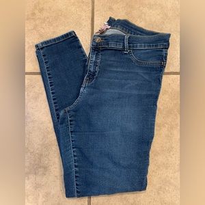 🛍 Juicy Stretch Skinny Jeans